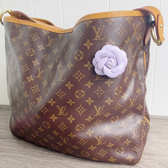 Camellia Flower Vegan Leather Magnetic Bag Charm - Picture 3 of 9